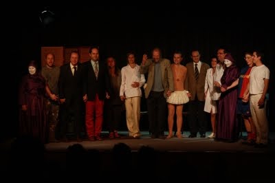 Federico Gonz&aacute;lez y actores de Lunas Indefinidas